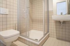 Bad mit Dusche / bathroom with shower  © Luise Wagener 2014