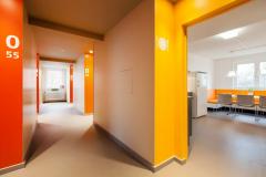 Flur mit Sicht in Gemeinschaftsraum / corridor with view into a common room  ©  Luise Wagener